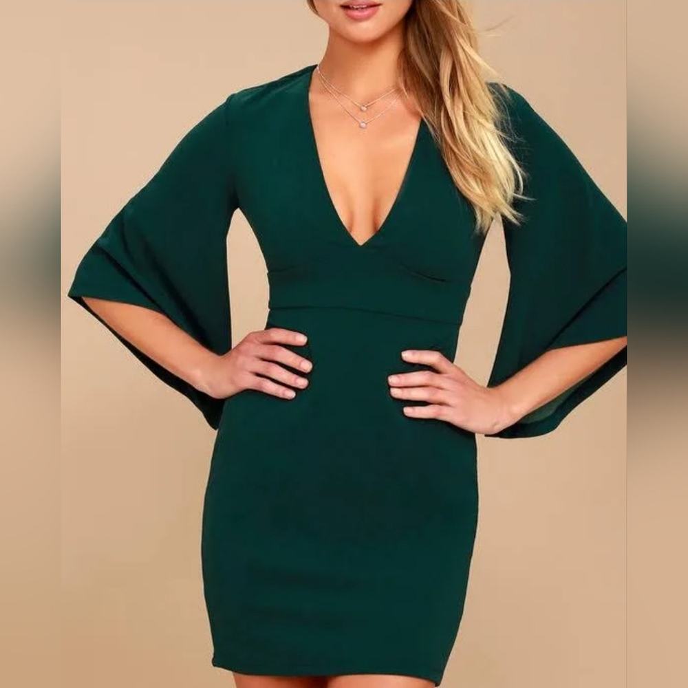 NWT Lulus green Bell Sleeve dress